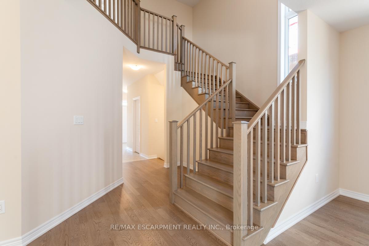 Photo 17 of 59 Starfire Crescent, Hamilton, Winona — HOMEH