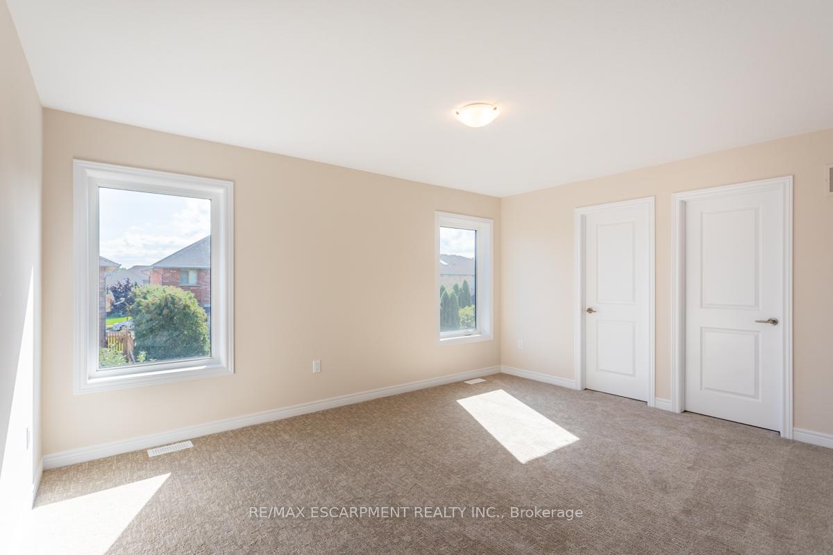 Photo 19 of 59 Starfire Crescent, Hamilton, Winona — HOMEH