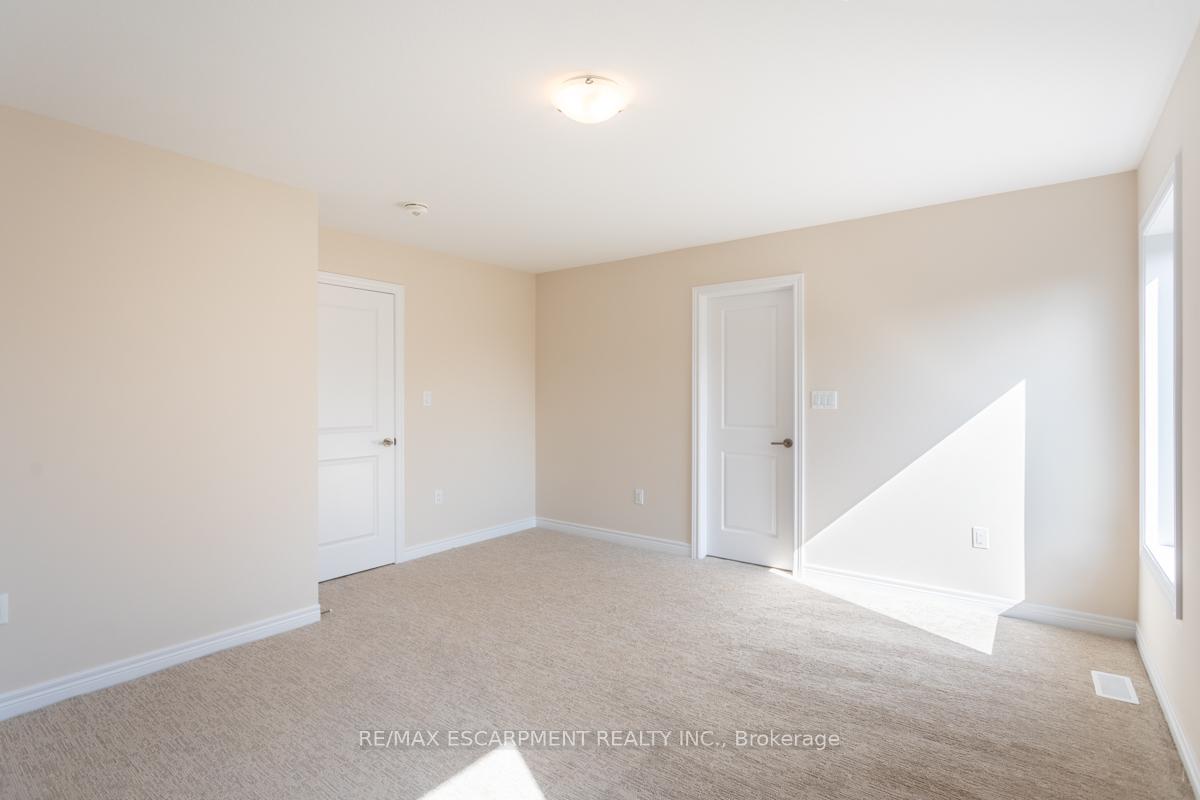 Photo 20 of 59 Starfire Crescent, Hamilton, Winona — HOMEH
