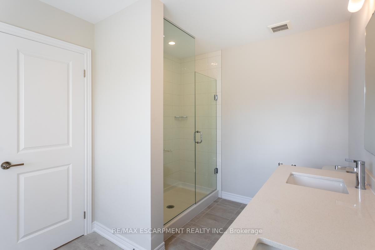 Photo 23 of 59 Starfire Crescent, Hamilton, Winona — HOMEH