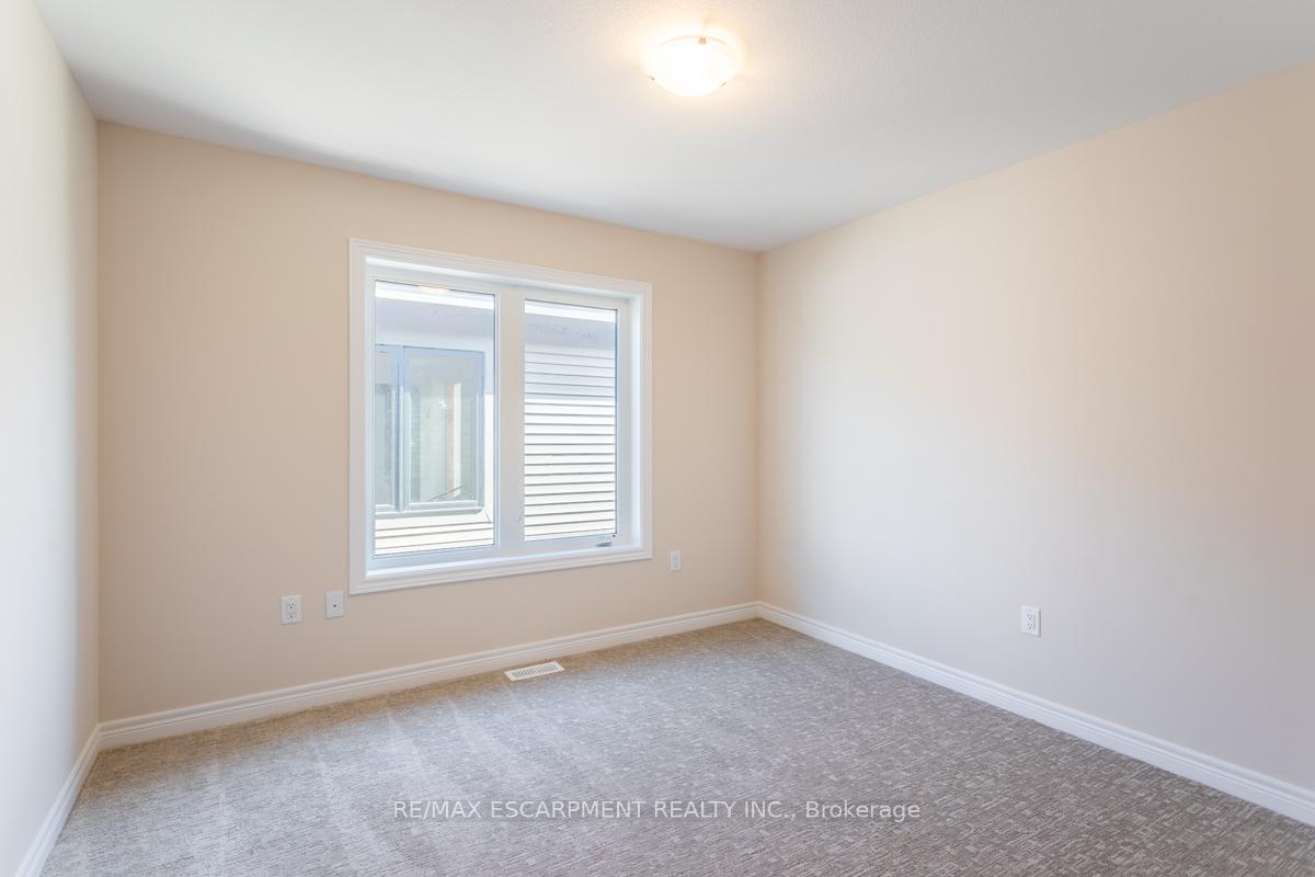 Photo 24 of 59 Starfire Crescent, Hamilton, Winona — HOMEH