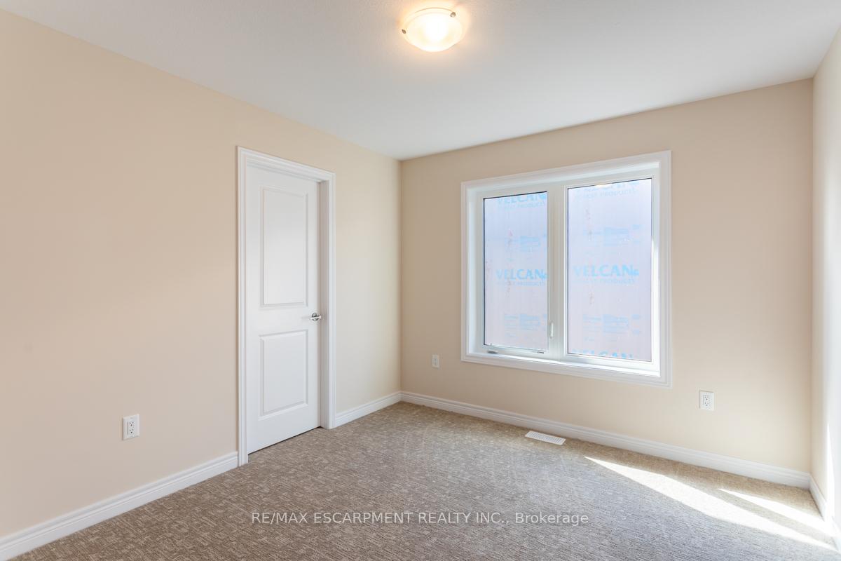 Photo 25 of 59 Starfire Crescent, Hamilton, Winona — HOMEH