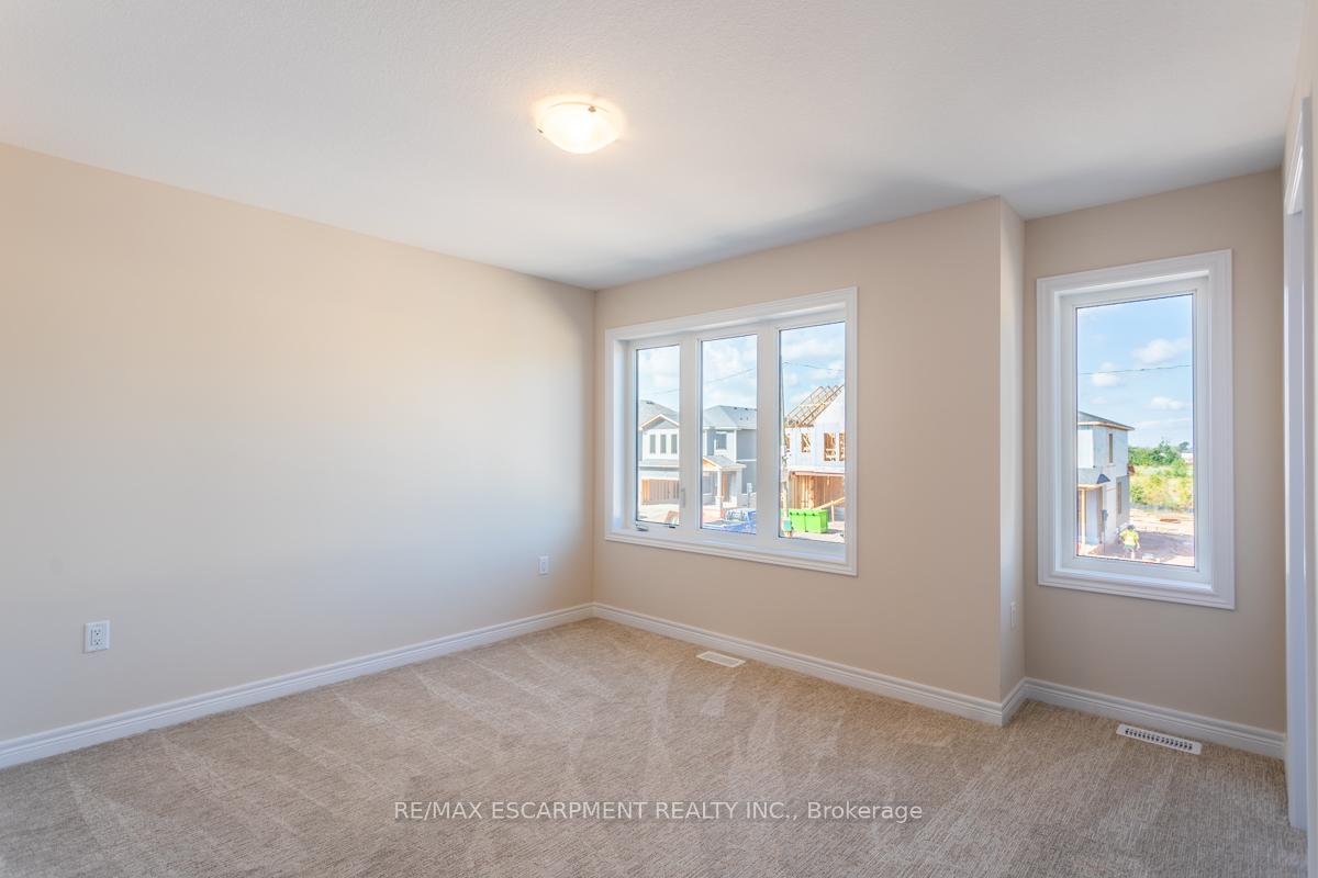 Photo 27 of 59 Starfire Crescent, Hamilton, Winona — HOMEH