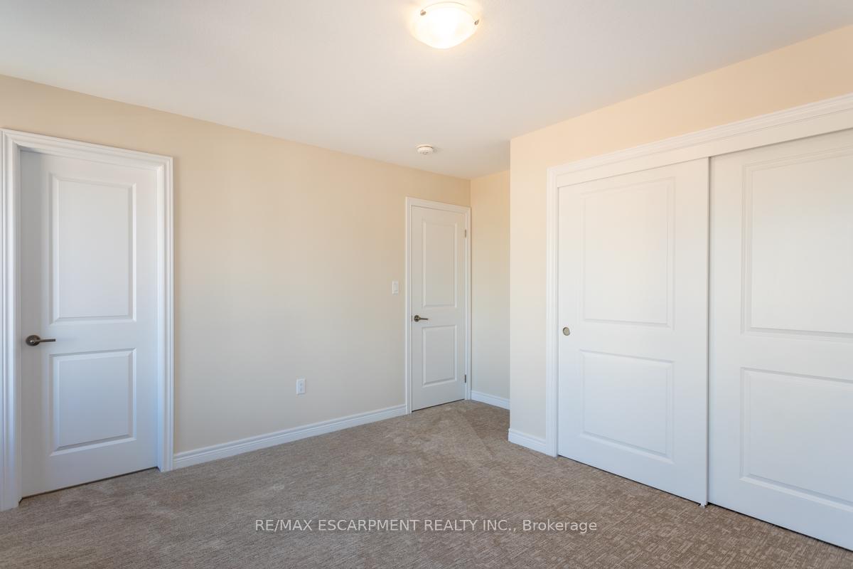 Photo 28 of 59 Starfire Crescent, Hamilton, Winona — HOMEH