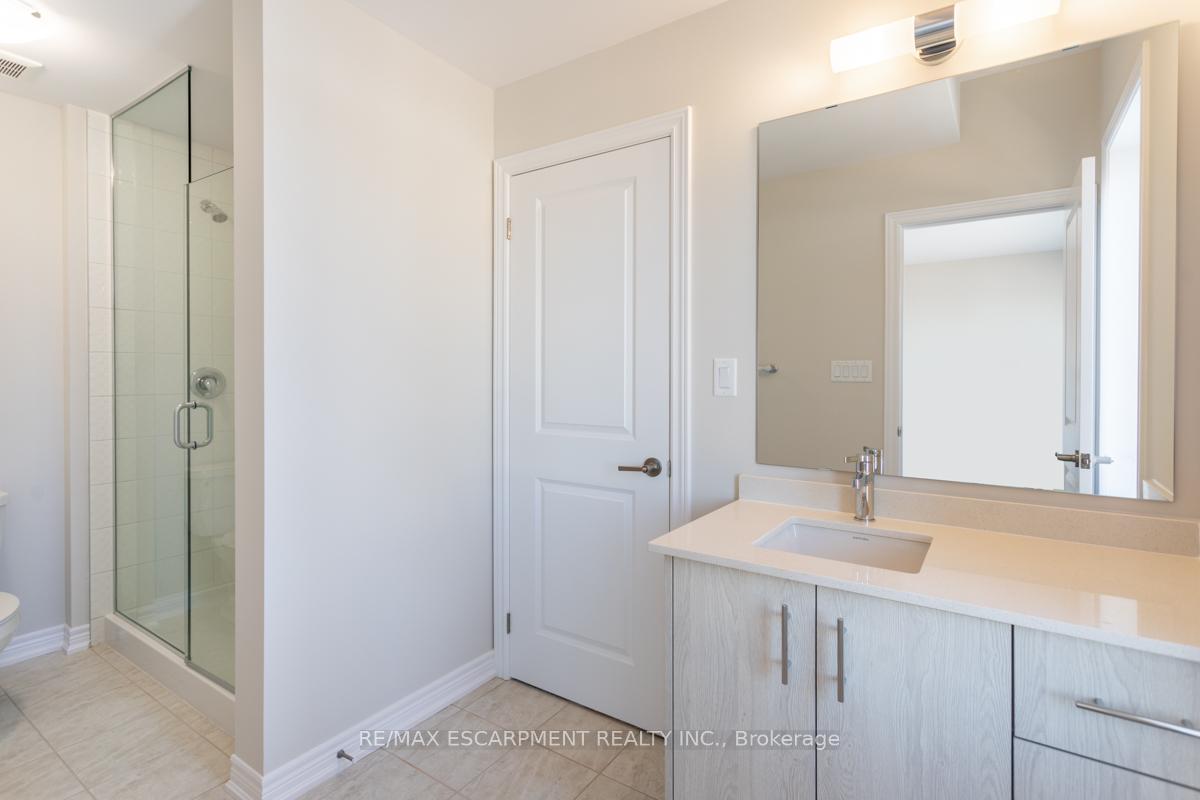 Photo 30 of 59 Starfire Crescent, Hamilton, Winona — HOMEH