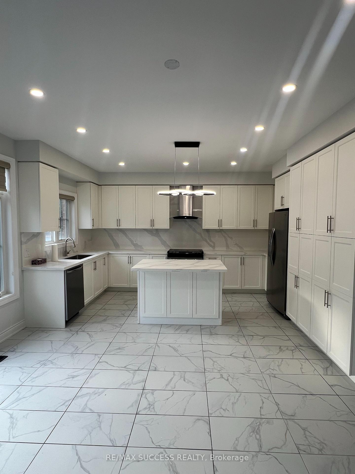 Photo 12 of 1554 Devine Point, Milton, Ford — HOMEH