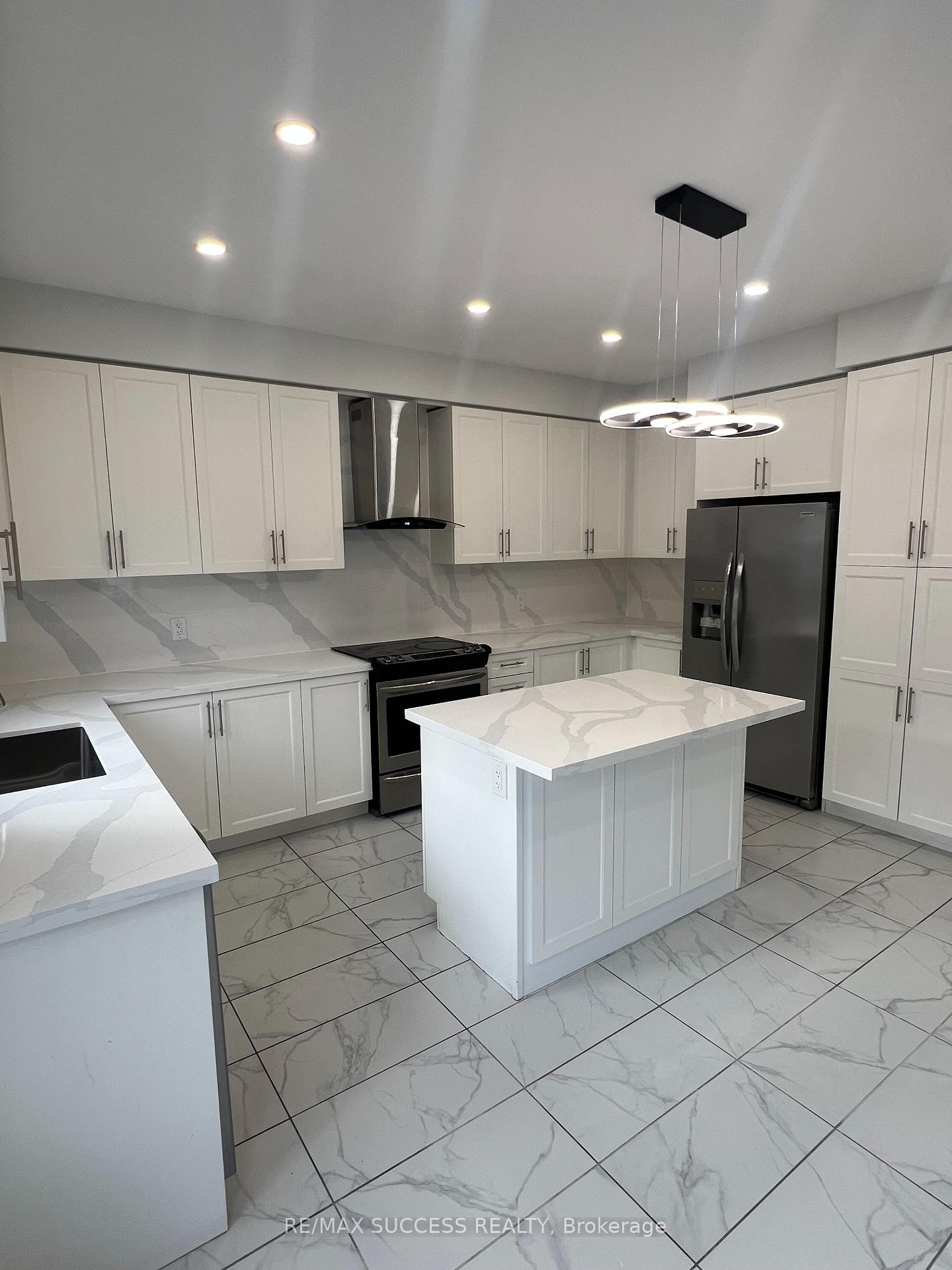 Photo 13 of 1554 Devine Point, Milton, Ford — HOMEH