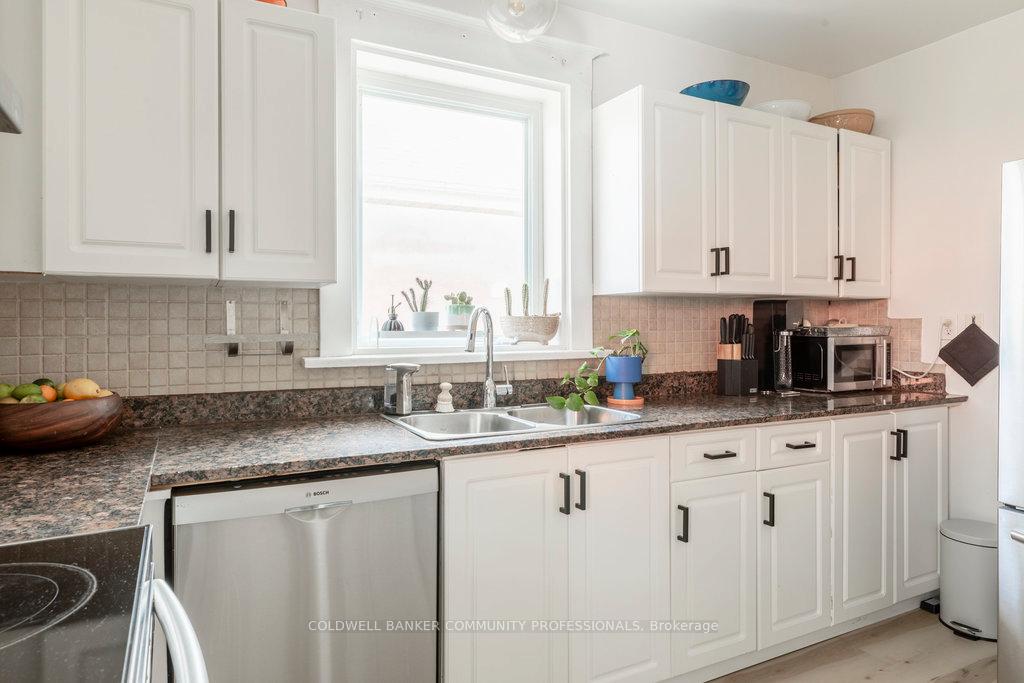 Photo 16 of 132 West Avenue W, Kitchener — HOMEH