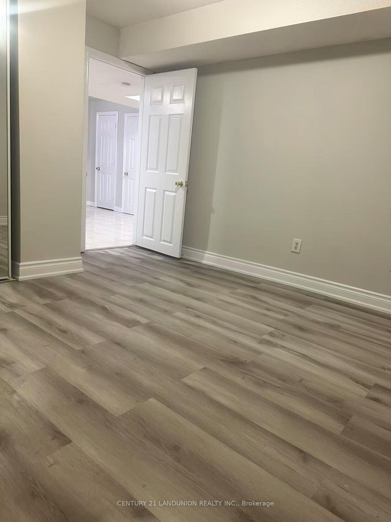 Photo 5 of 620 Highglen Avenue, Markham, Middlefield — HOMEH