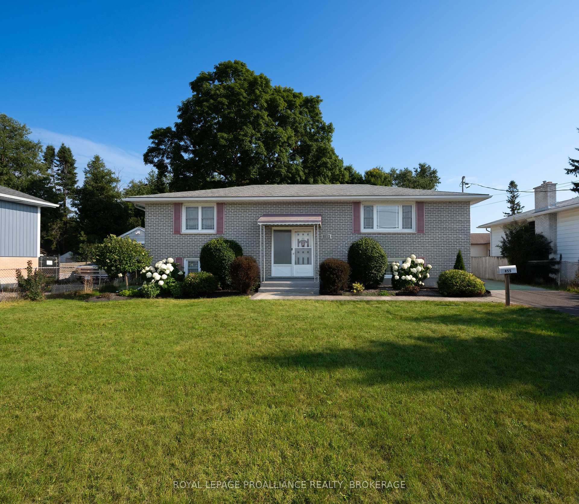Front of 855 Woodbine Road