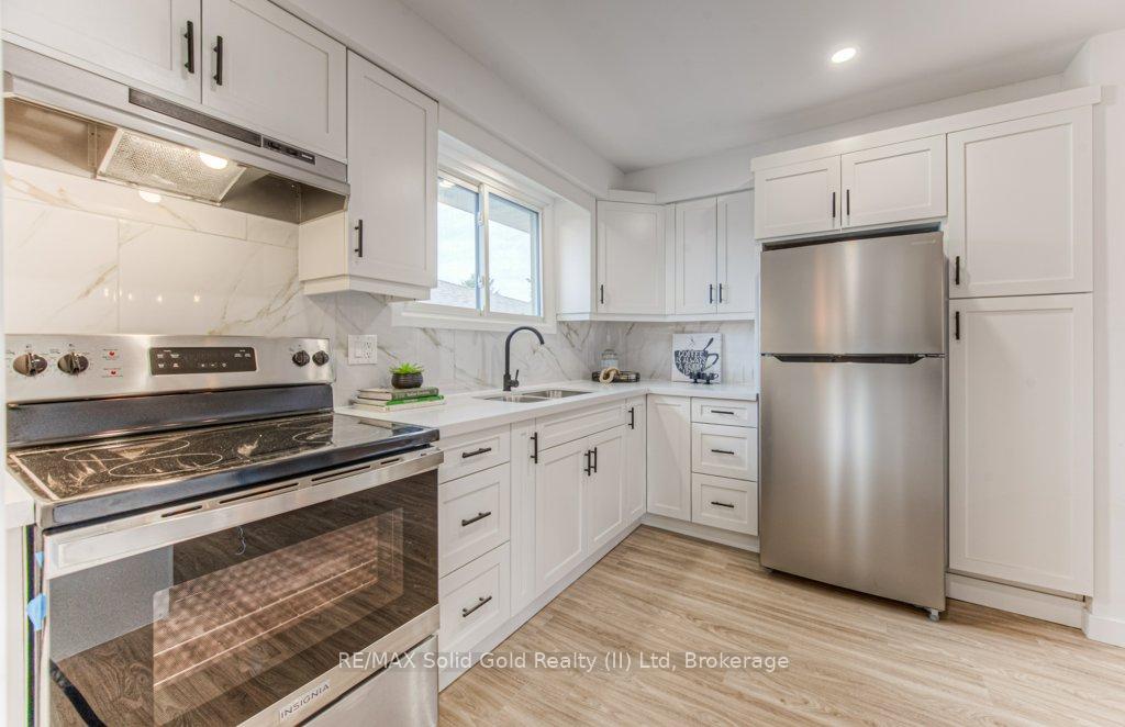 Photo 3 of 92 Timberlane Crescent, Kitchener — HOMEH