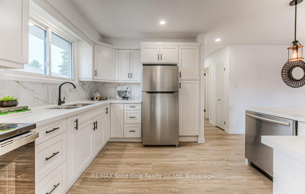 Photo 4 of 92 Timberlane Crescent, Kitchener — HOMEH