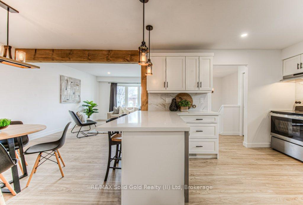 Photo 6 of 92 Timberlane Crescent, Kitchener — HOMEH