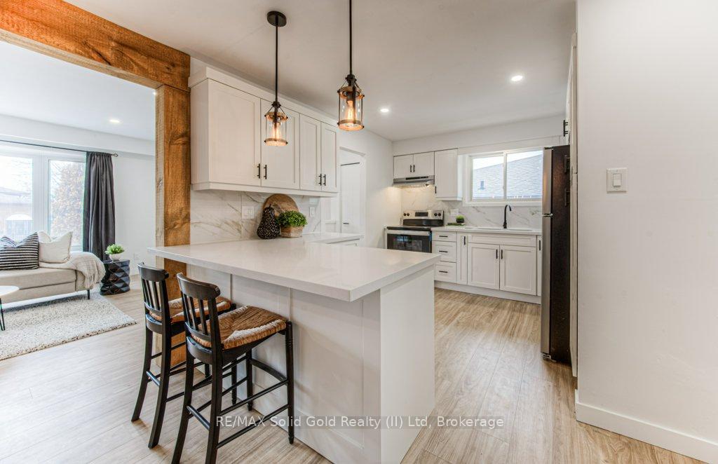 Photo 8 of 92 Timberlane Crescent, Kitchener — HOMEH
