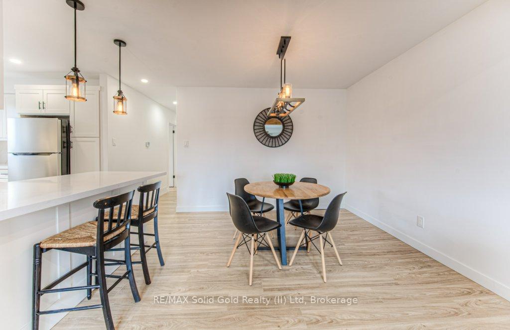 Photo 10 of 92 Timberlane Crescent, Kitchener — HOMEH