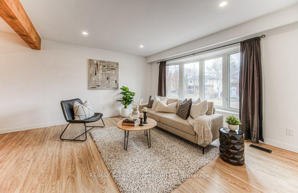 Photo 11 of 92 Timberlane Crescent, Kitchener — HOMEH