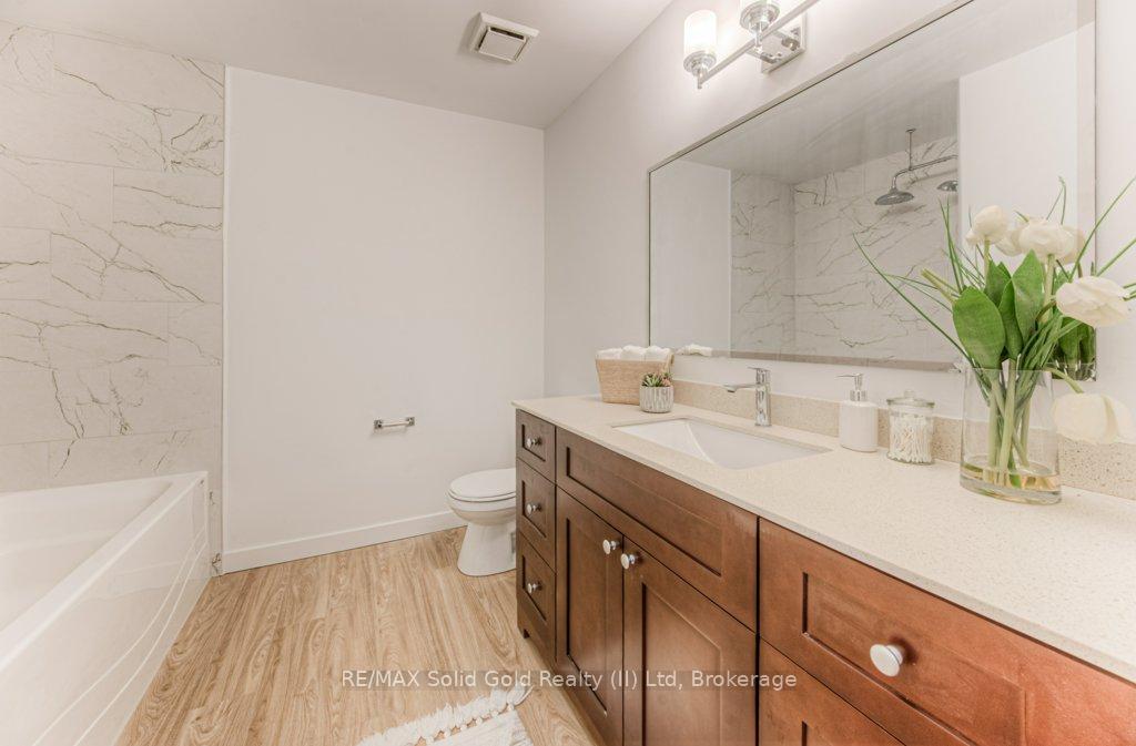 Photo 12 of 92 Timberlane Crescent, Kitchener — HOMEH