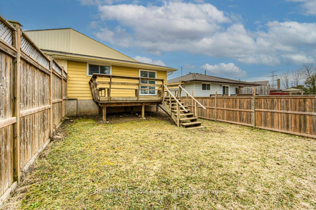 Photo 25 of 92 Timberlane Crescent, Kitchener — HOMEH