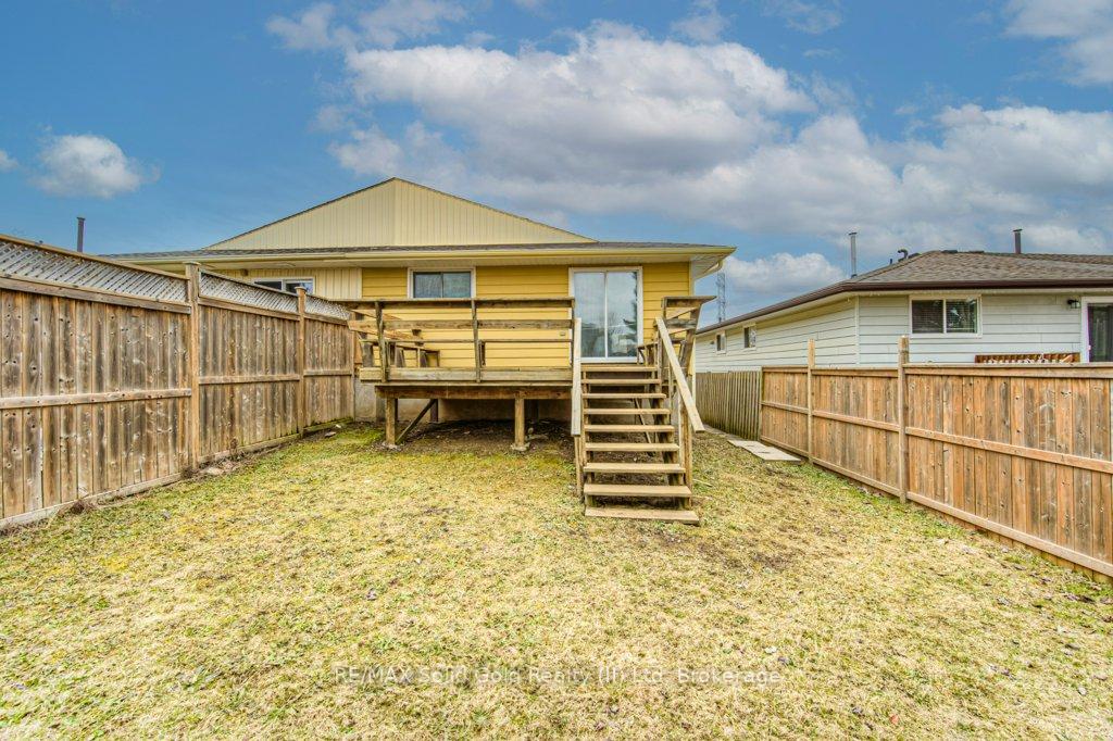 Photo 31 of 92 Timberlane Crescent, Kitchener — HOMEH