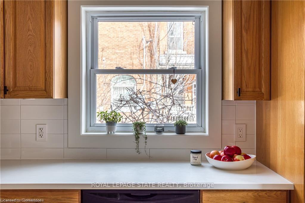 Photo 14 of 119 Ray Street S, Hamilton, Kirkendall — HOMEH