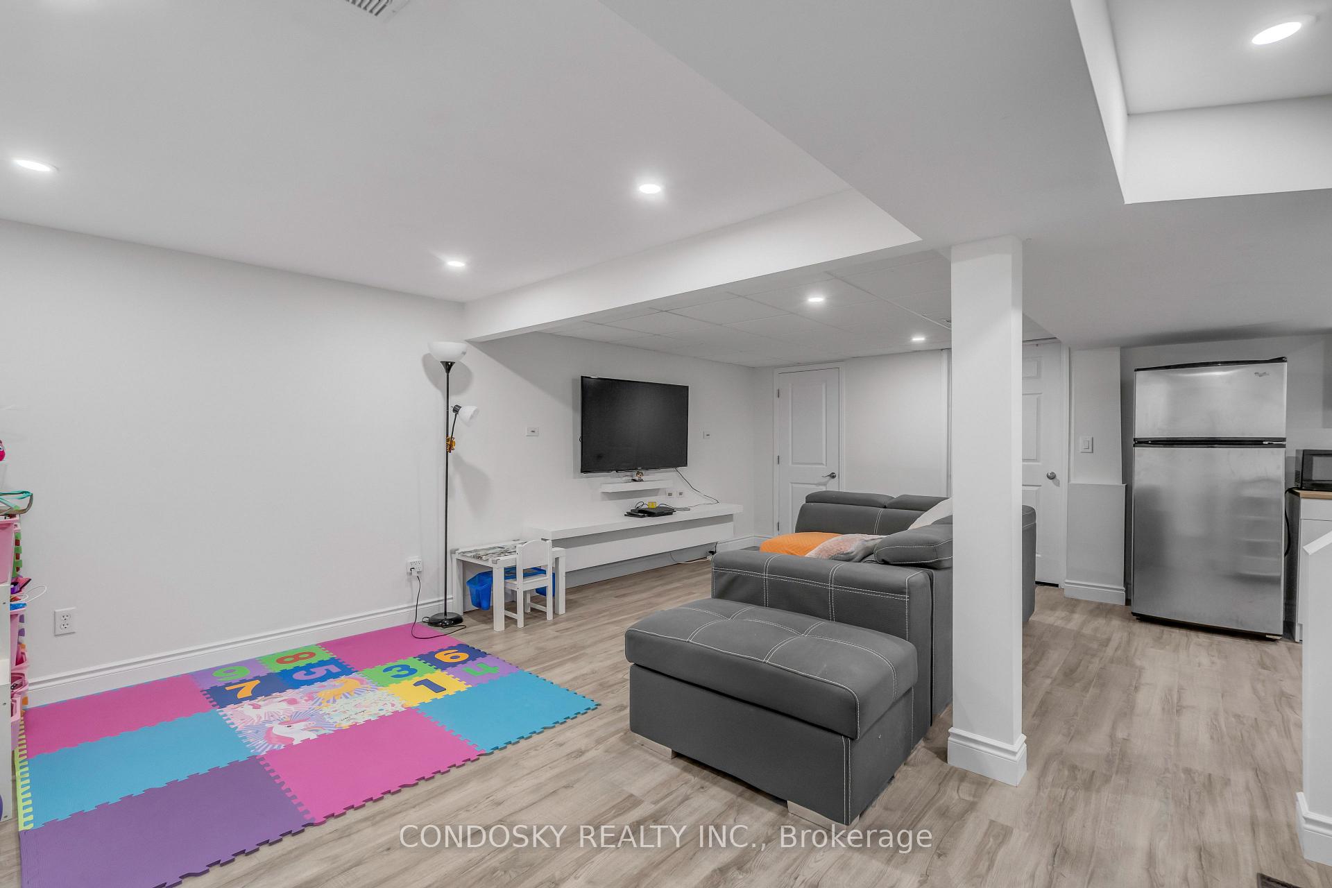 Photo 31 of 182 Roberts Crescent, Kitchener — HOMEH
