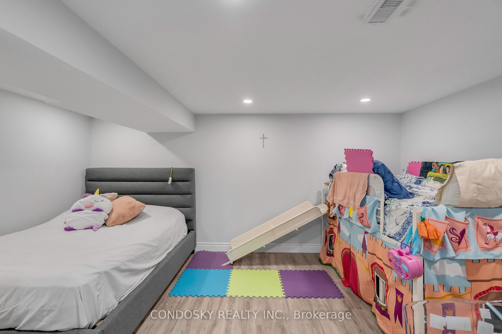 Photo 39 of 182 Roberts Crescent, Kitchener — HOMEH