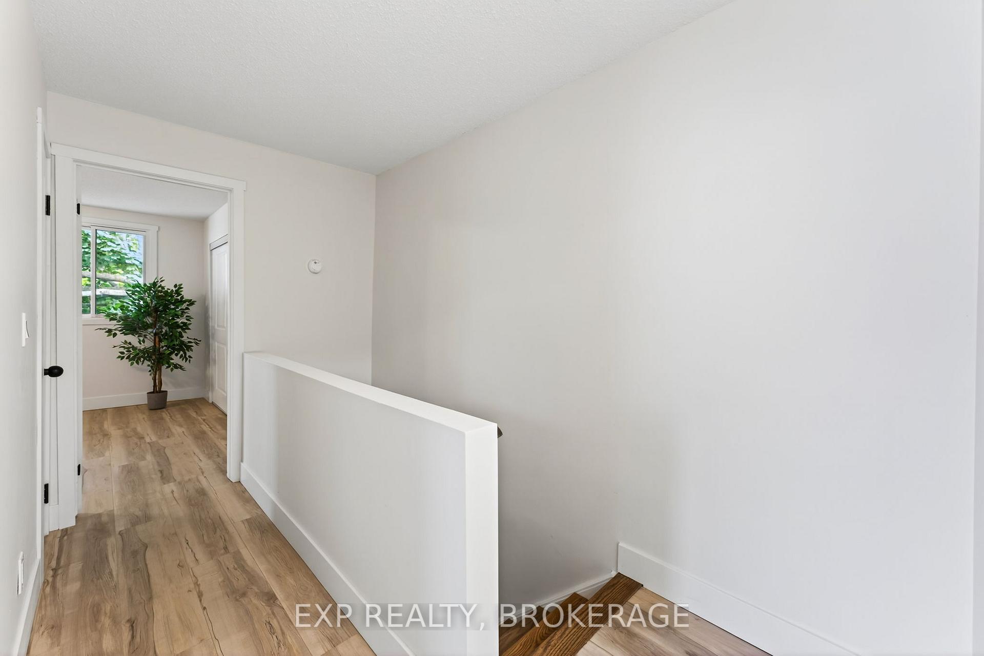 Photo 5 of 834 Cedarwood Drive, Kingston, City Northwest — HOMEH