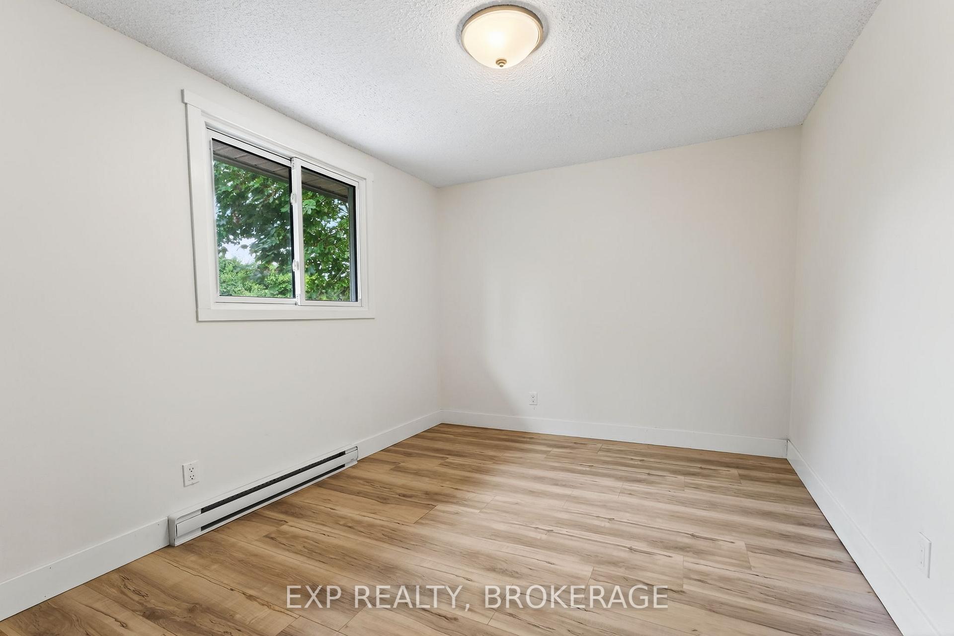 Photo 7 of 834 Cedarwood Drive, Kingston, City Northwest — HOMEH
