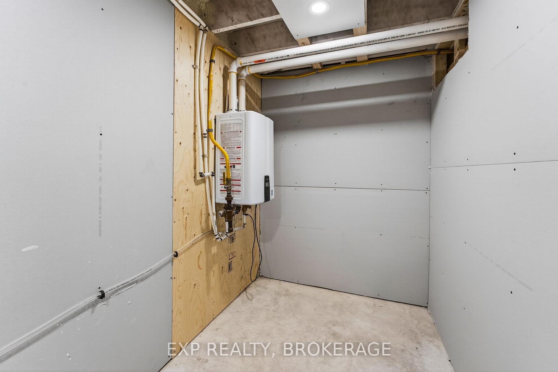 Photo 20 of 834 Cedarwood Drive, Kingston, City Northwest — HOMEH