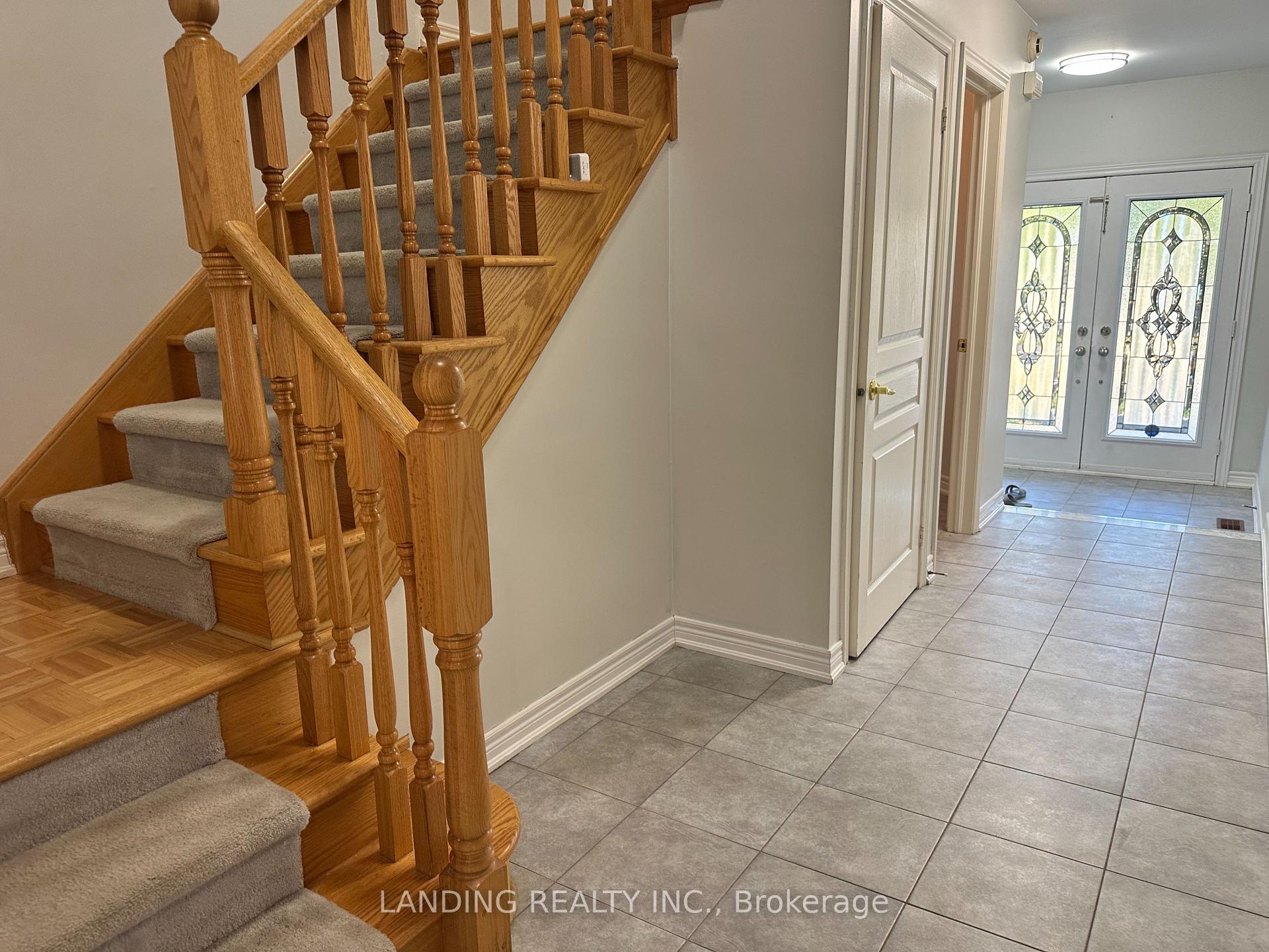 Photo 2 of 68 Hillwood Street, Markham, Berczy — HOMEH