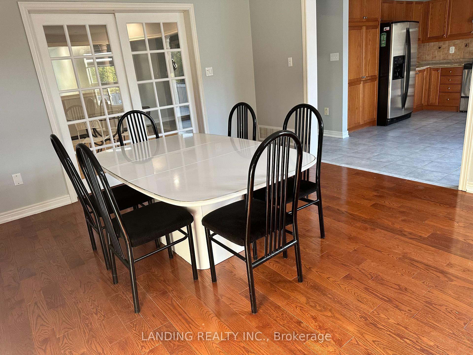 Photo 5 of 68 Hillwood Street, Markham, Berczy — HOMEH