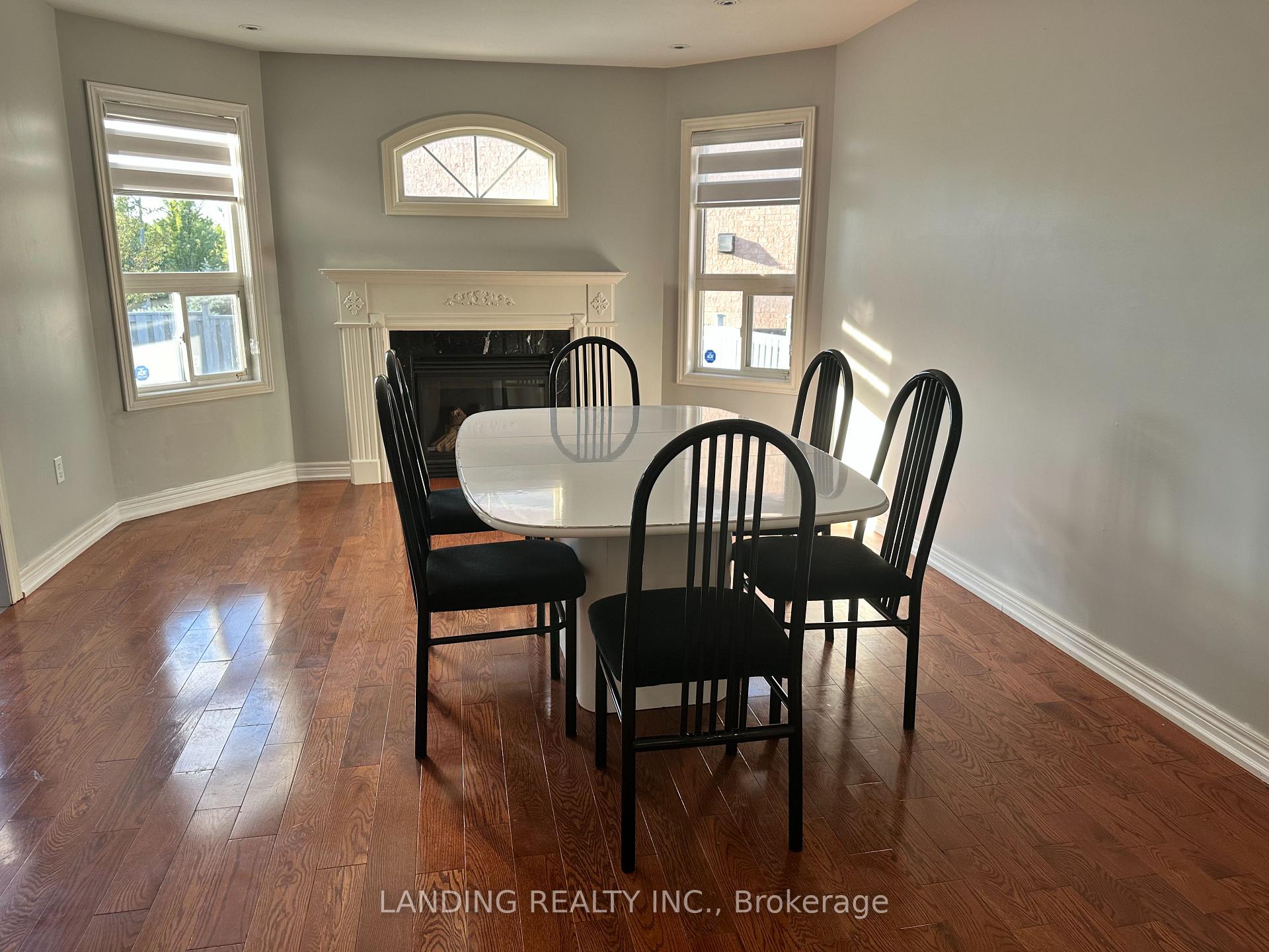 Photo 6 of 68 Hillwood Street, Markham, Berczy — HOMEH