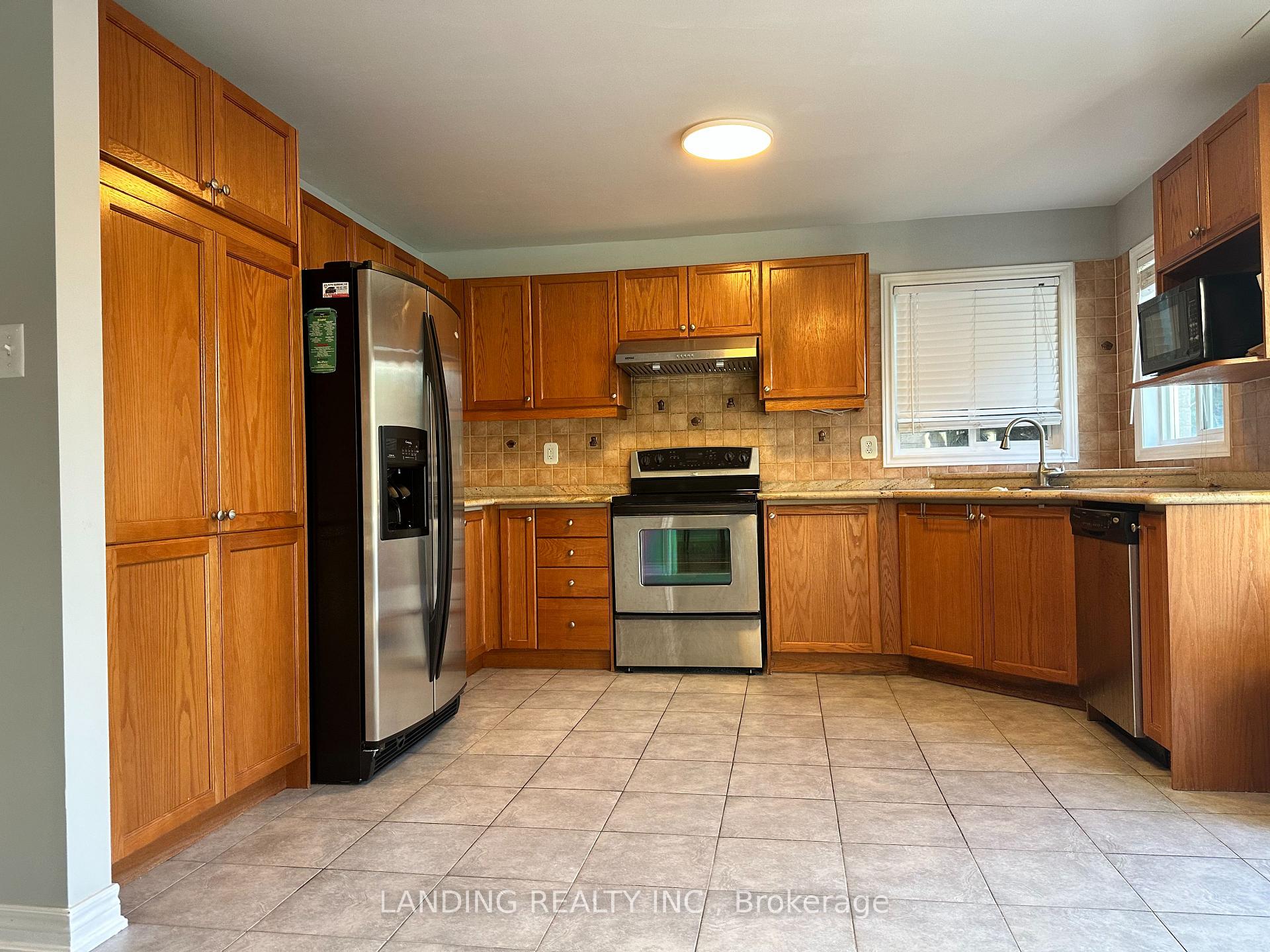 Photo 8 of 68 Hillwood Street, Markham, Berczy — HOMEH