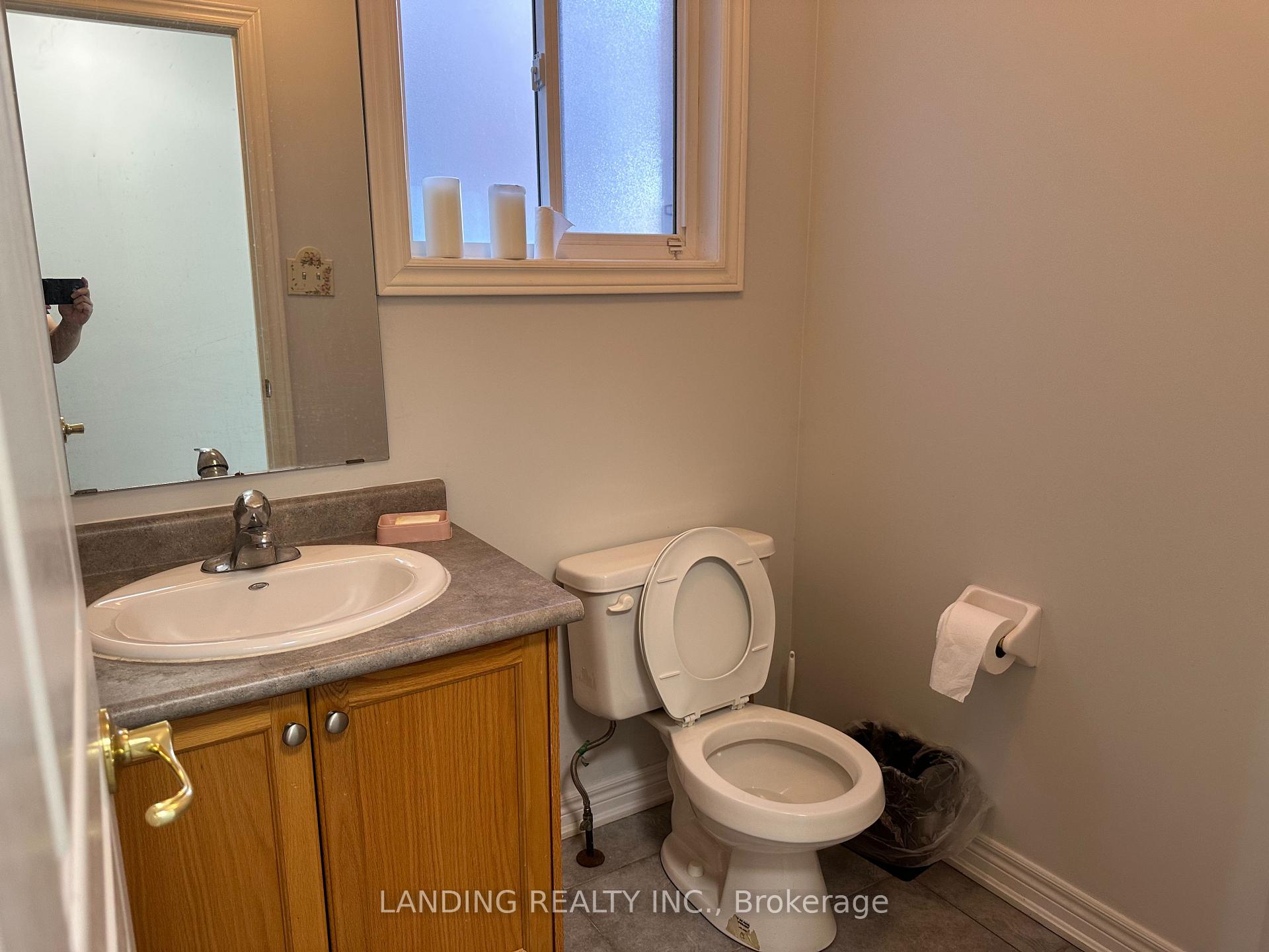Photo 10 of 68 Hillwood Street, Markham, Berczy — HOMEH