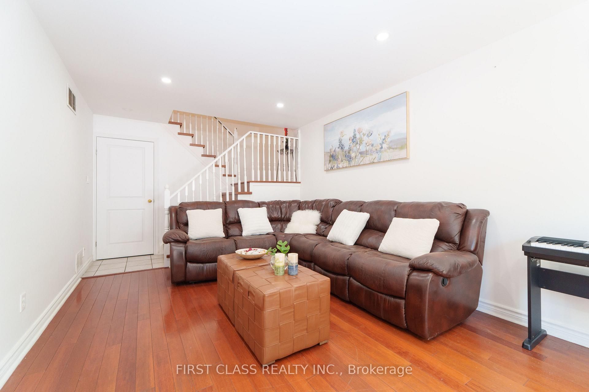 Photo 3 of 23 Cheeseman Drive, Markham, Milliken Mills West — HOMEH