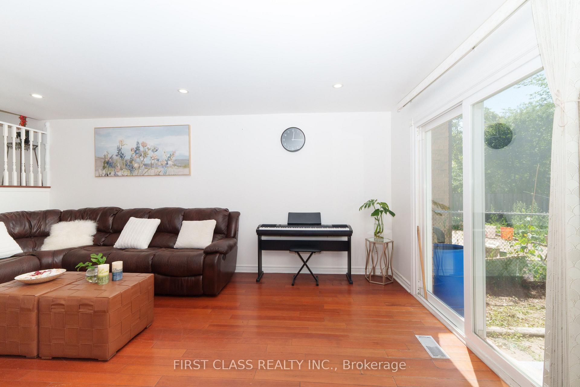 Photo 4 of 23 Cheeseman Drive, Markham, Milliken Mills West — HOMEH