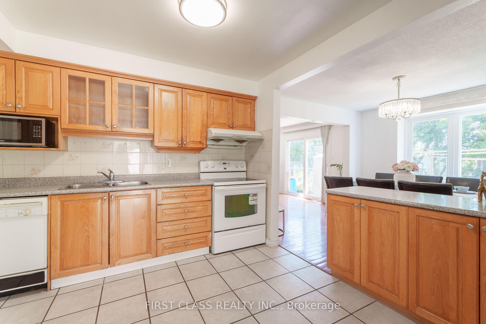 Photo 5 of 23 Cheeseman Drive, Markham, Milliken Mills West — HOMEH
