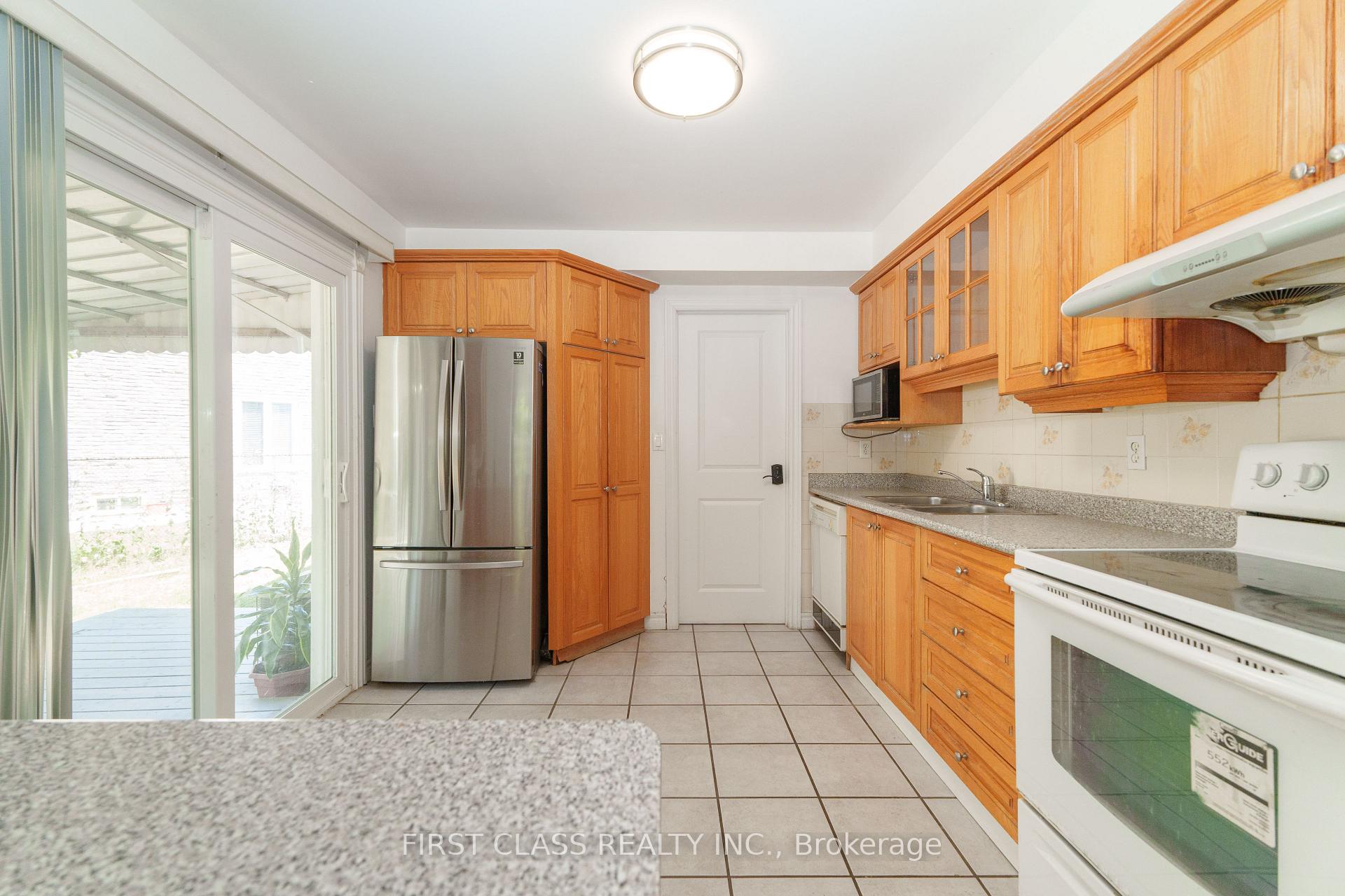 Photo 6 of 23 Cheeseman Drive, Markham, Milliken Mills West — HOMEH