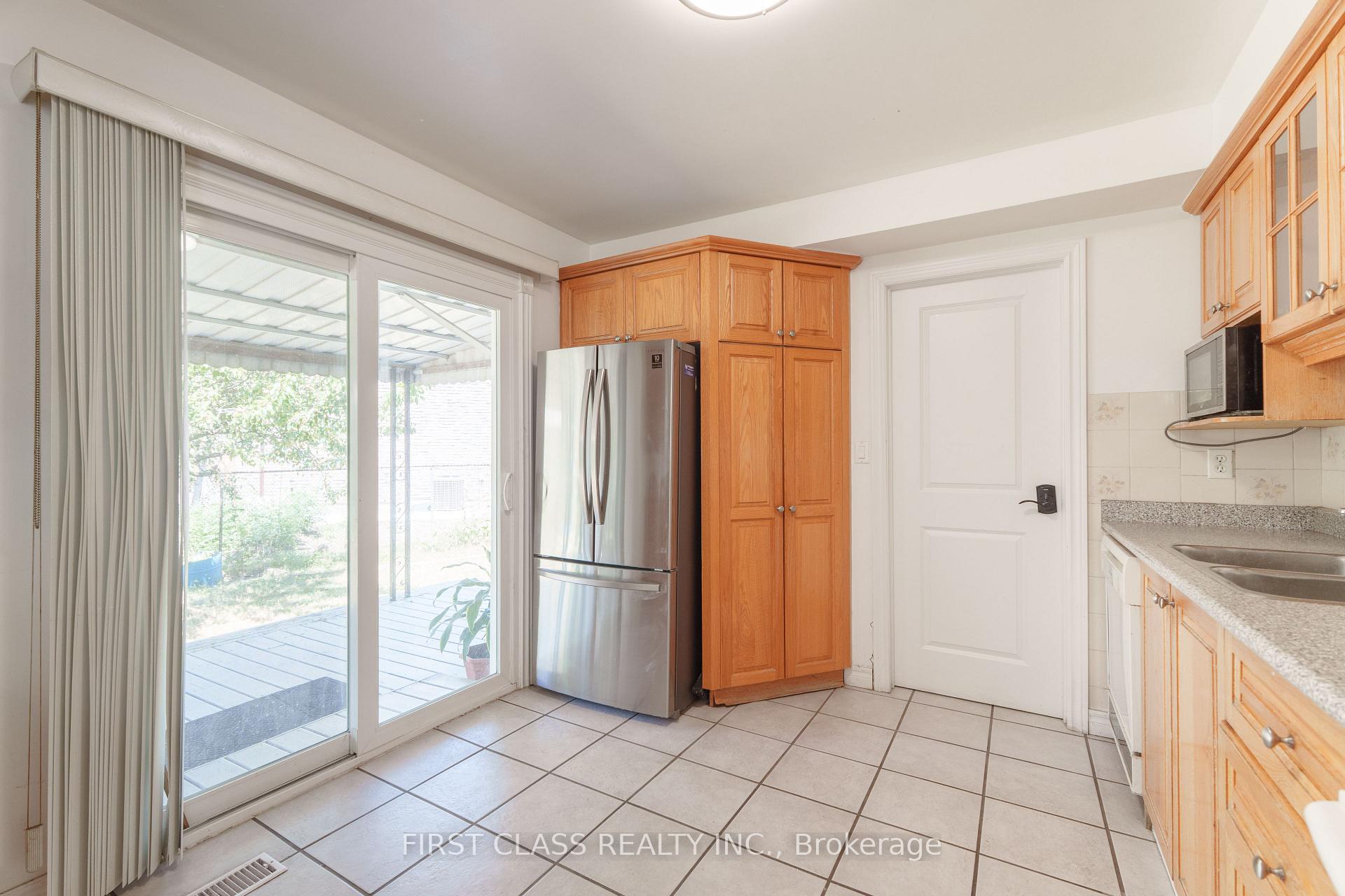 Photo 7 of 23 Cheeseman Drive, Markham, Milliken Mills West — HOMEH