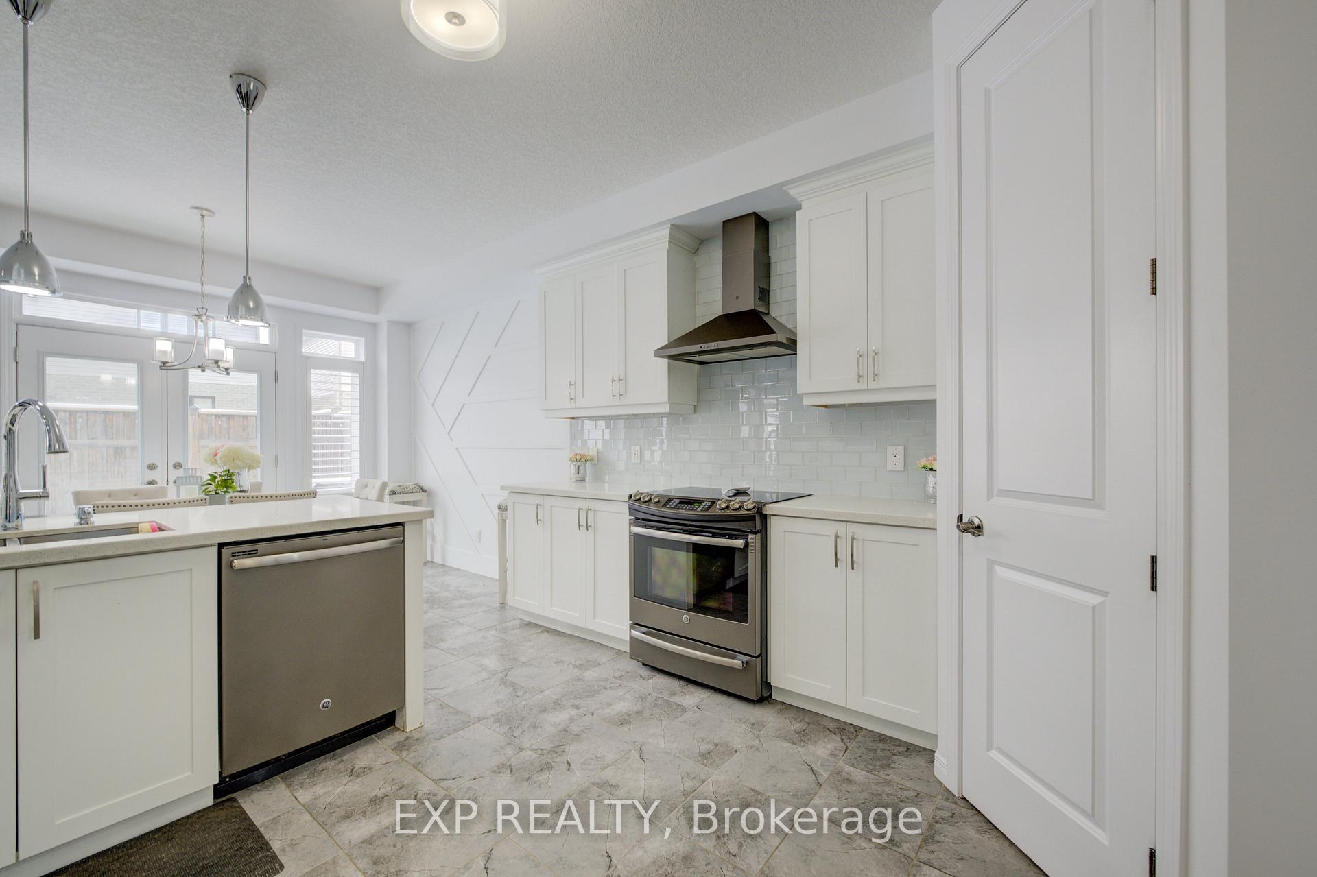 Photo 18 of 236 Tall Grass Crescent, Kitchener — HOMEH