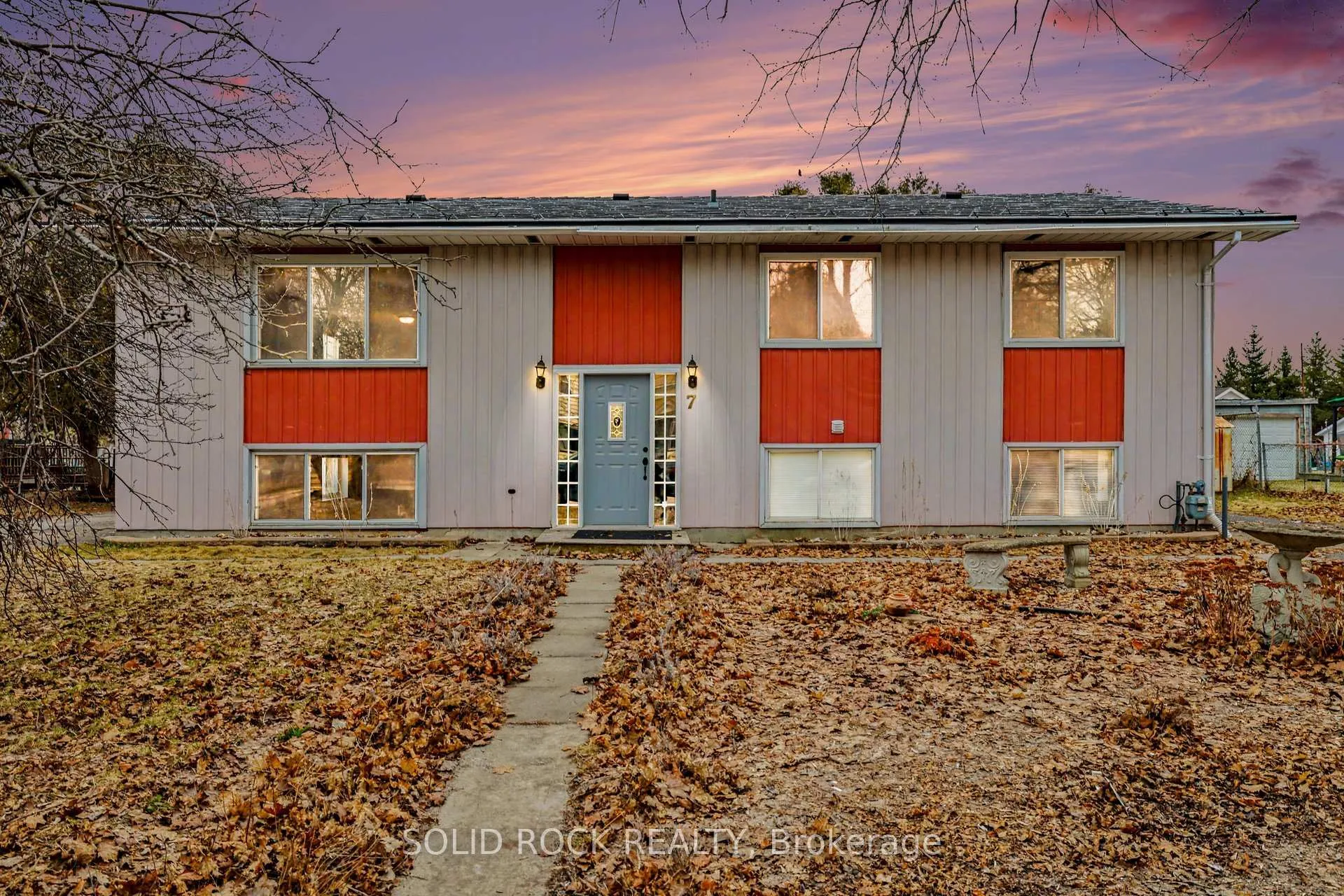 Photo 1 of 7 Leeds Street, Smiths Falls — HOMEH