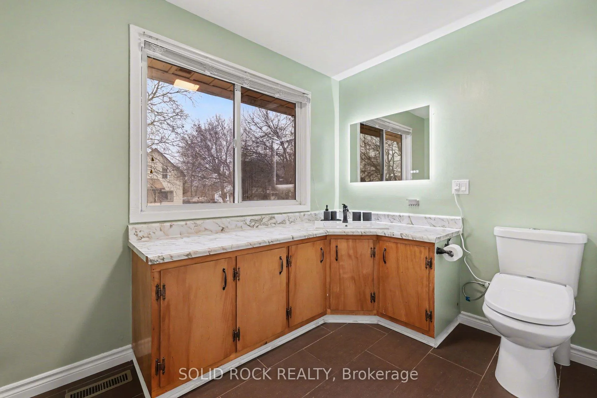 Photo 15 of 7 Leeds Street, Smiths Falls — HOMEH