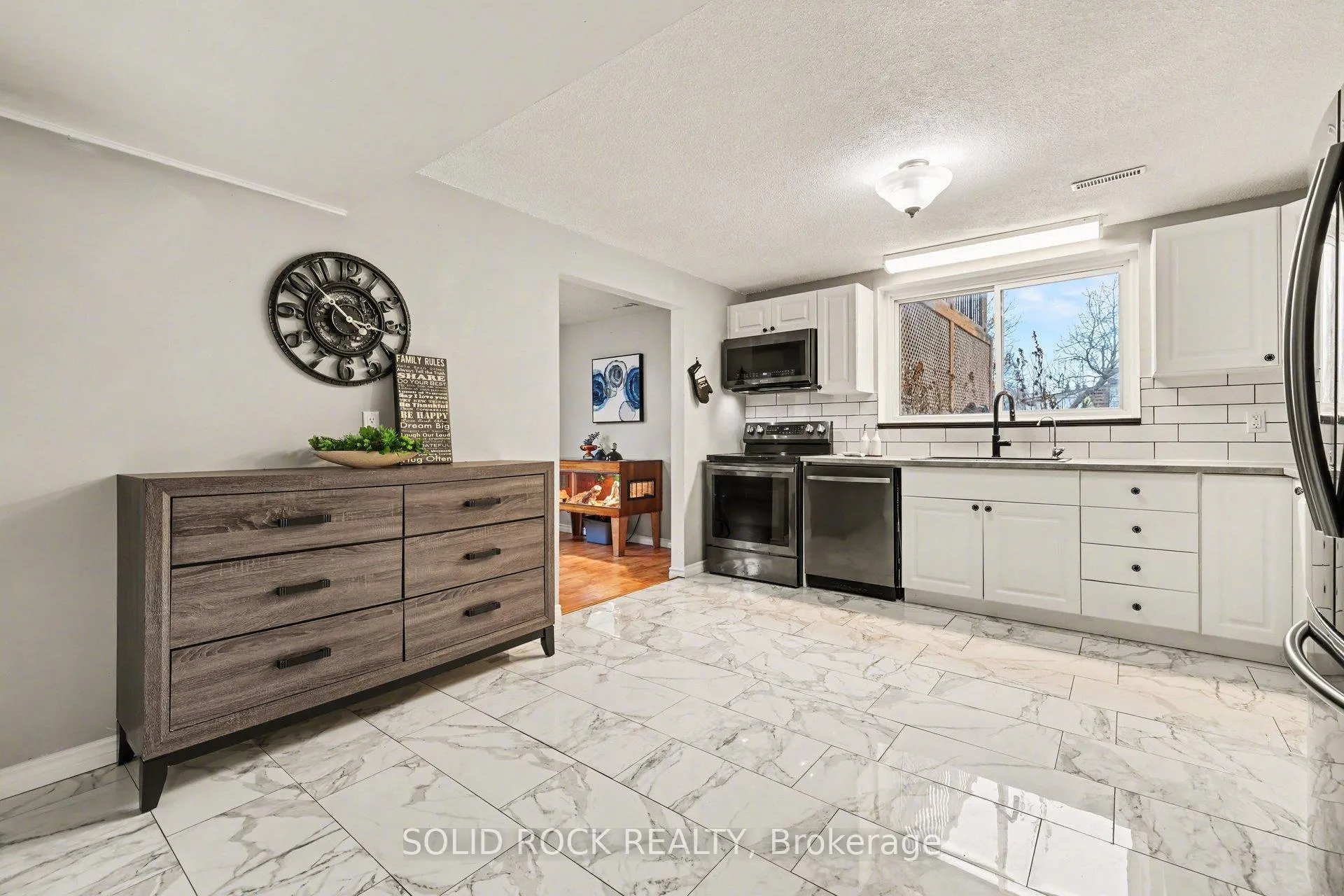 Photo 24 of 7 Leeds Street, Smiths Falls — HOMEH