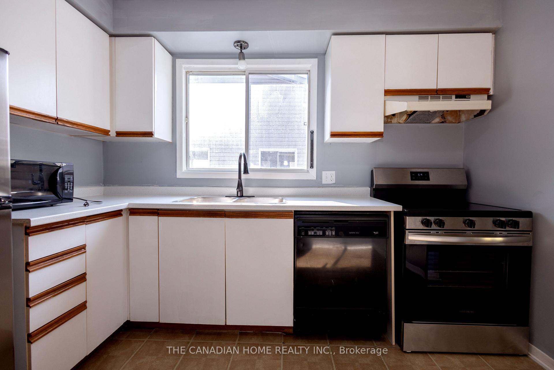 Photo 7 of 909 Uxbridge Crescent, Kingston, East Gardiners Rd — HOMEH