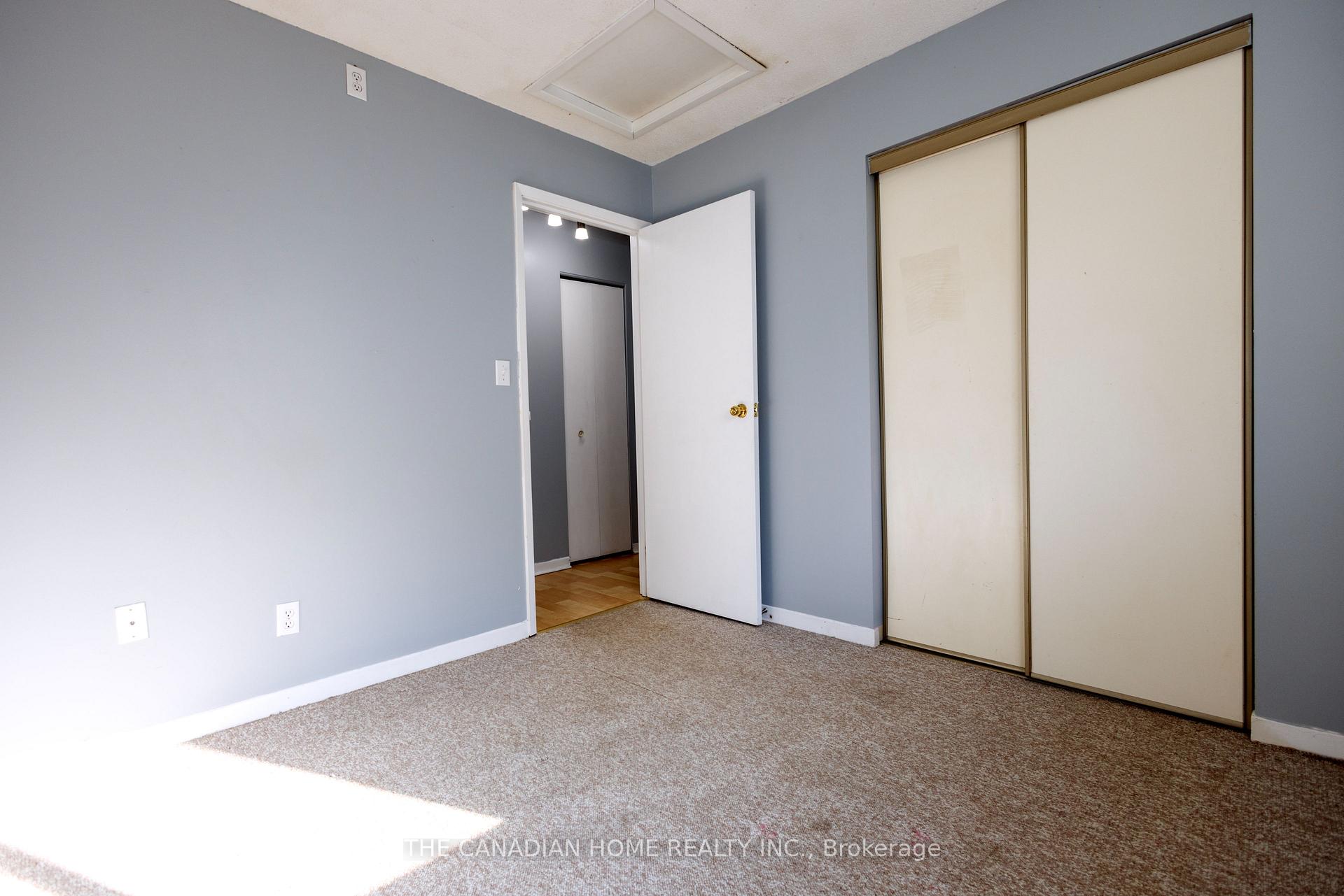 Photo 10 of 909 Uxbridge Crescent, Kingston, East Gardiners Rd — HOMEH
