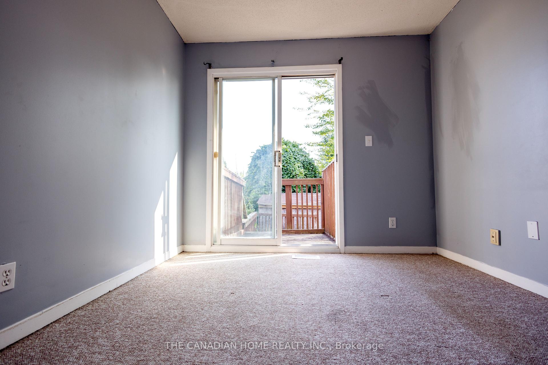 Photo 12 of 909 Uxbridge Crescent, Kingston, East Gardiners Rd — HOMEH