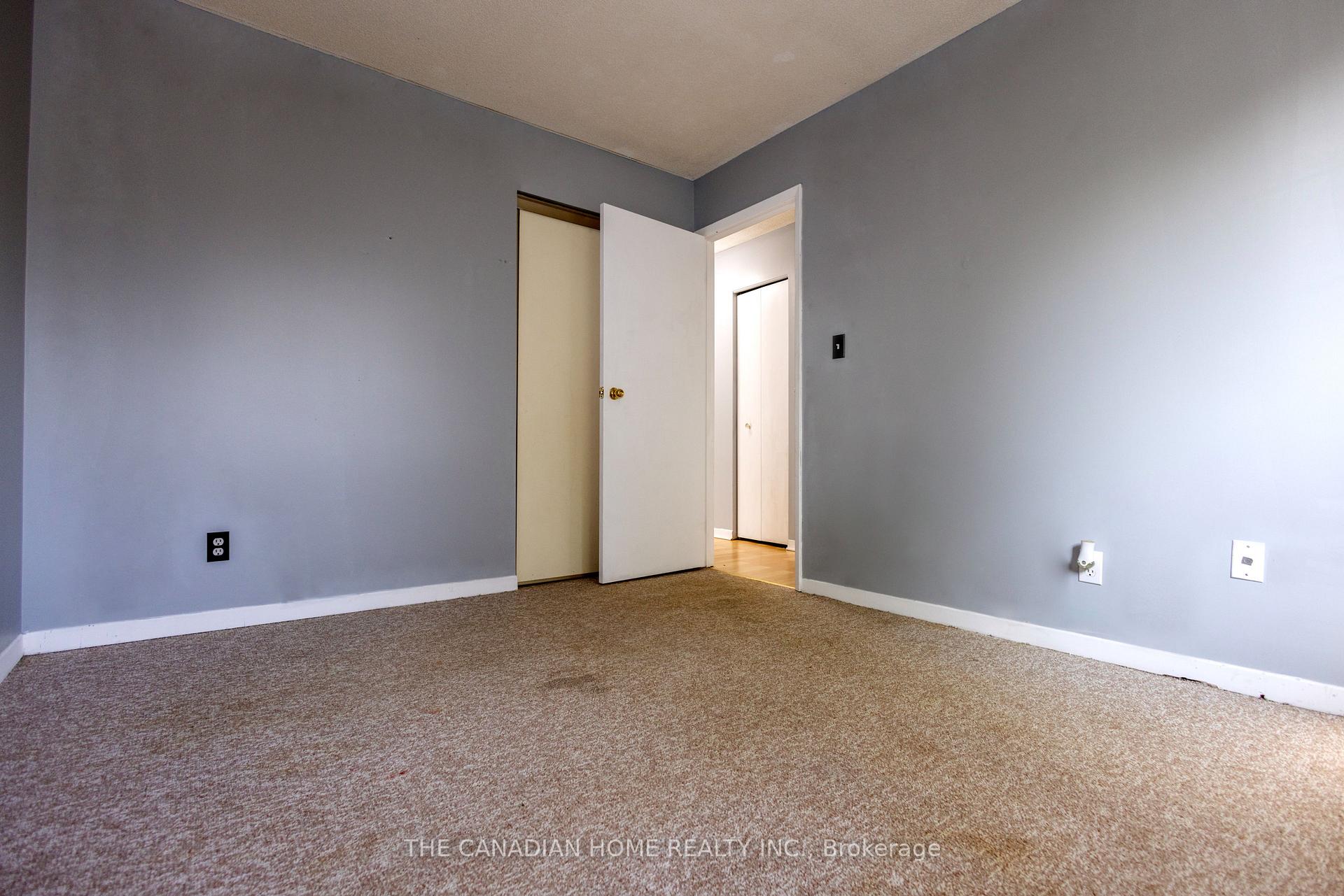 Photo 15 of 909 Uxbridge Crescent, Kingston, East Gardiners Rd — HOMEH
