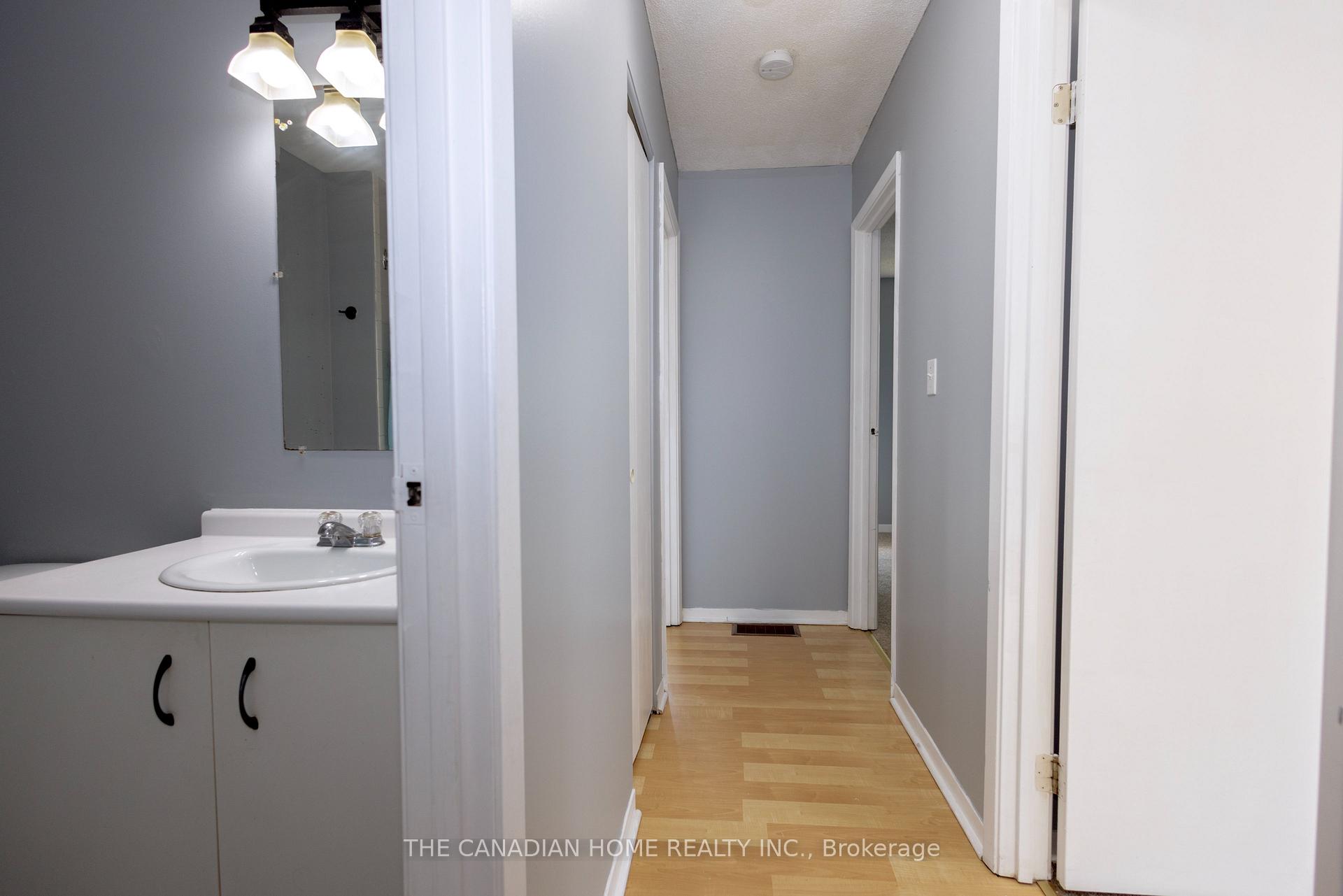 Photo 16 of 909 Uxbridge Crescent, Kingston, East Gardiners Rd — HOMEH