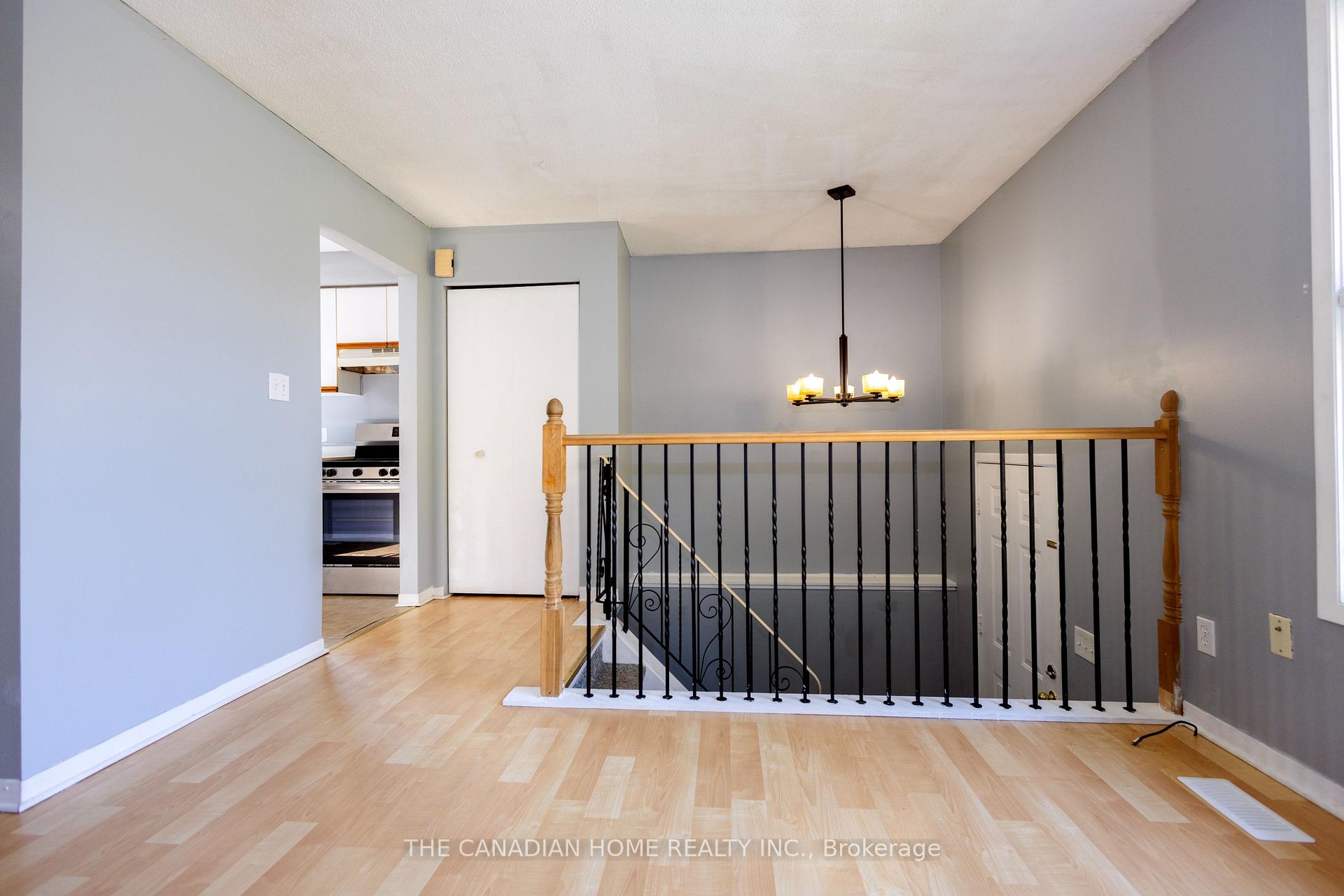 Photo 17 of 909 Uxbridge Crescent, Kingston, East Gardiners Rd — HOMEH