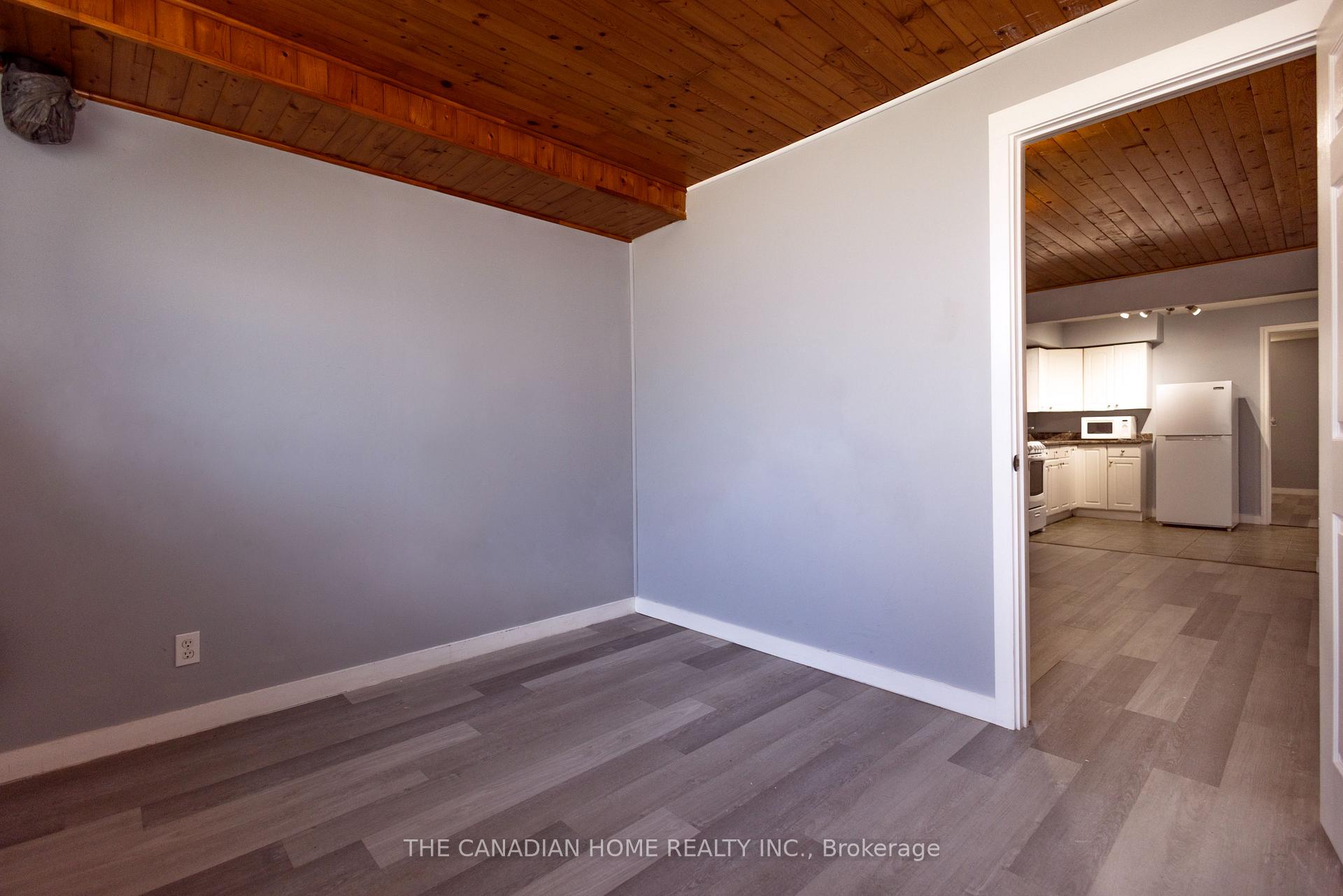 Photo 24 of 909 Uxbridge Crescent, Kingston, East Gardiners Rd — HOMEH